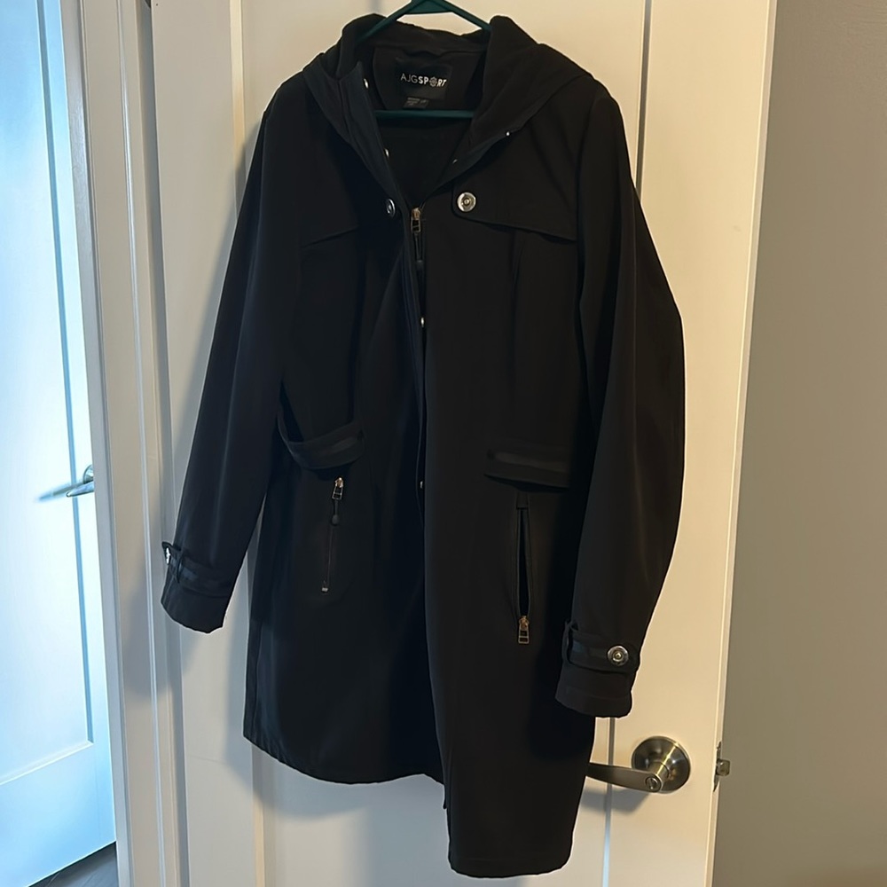 Black water resistant spring/ fall jacket- size L.